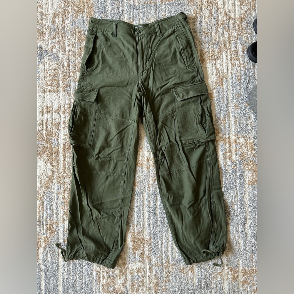 Aritzia TNA Olive Cargo Pants